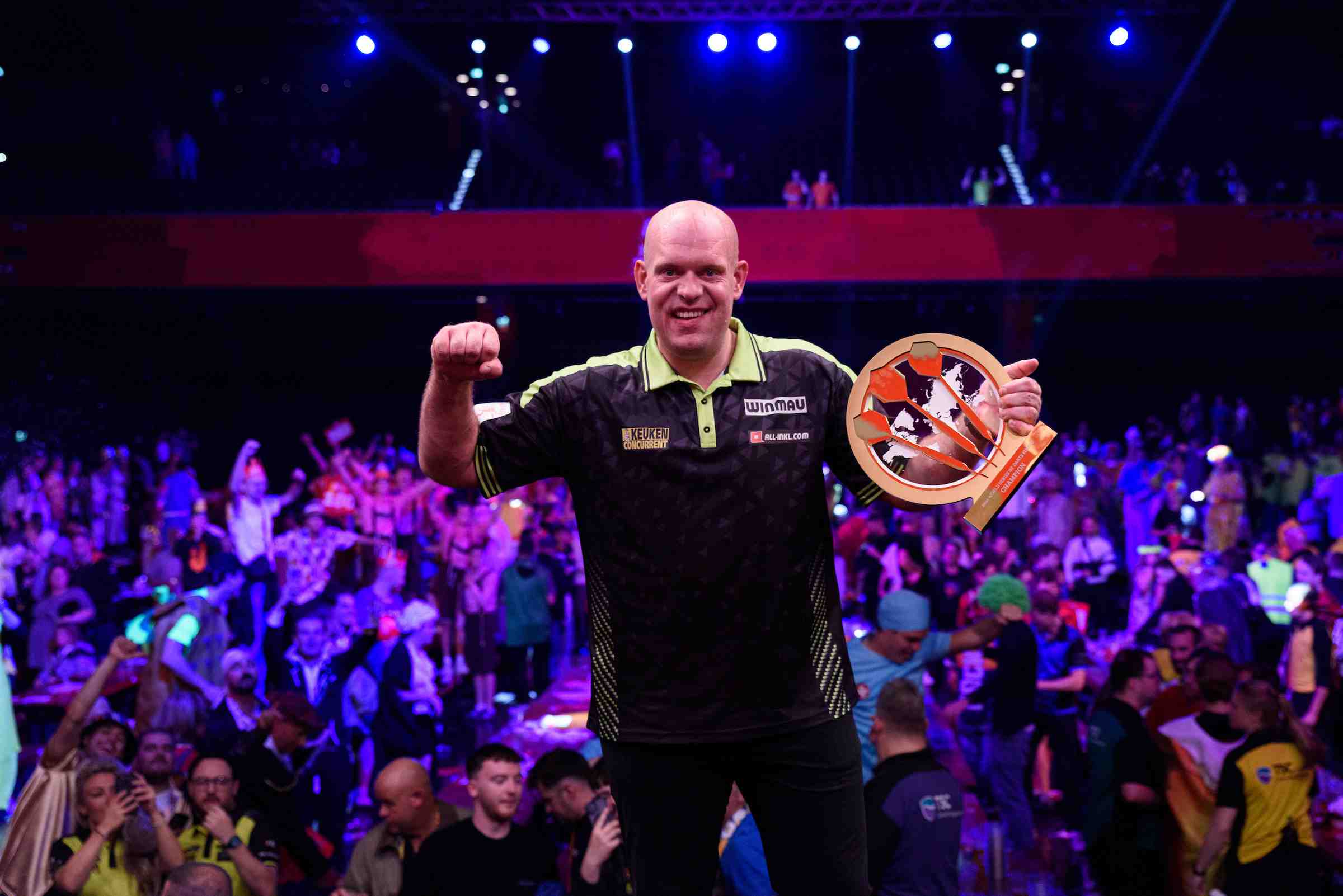 2025 WSOD Finals - Michael van Gerwen Trophy pic_compressed