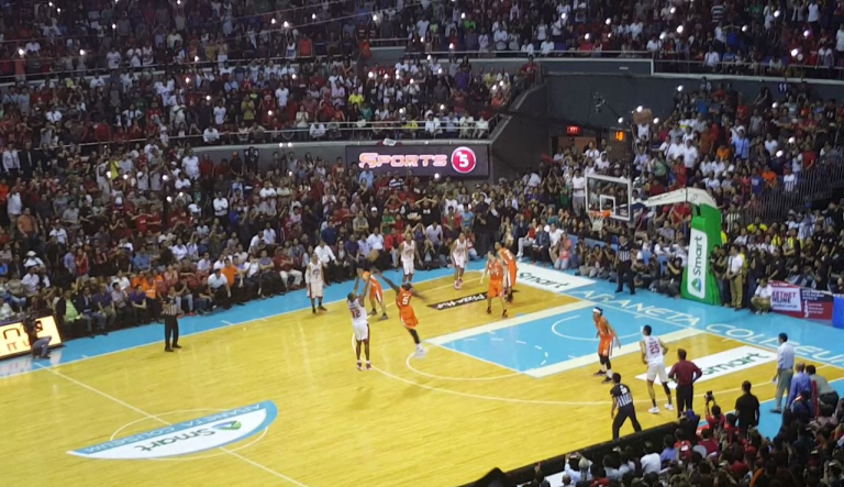 PBA_-_Brownlee_shot_-_2016_Governors'_Cup_Finals_-_Barangay_Ginebra_vs_Meralco_(Game_7)_-_2016-1019_(33043819902)