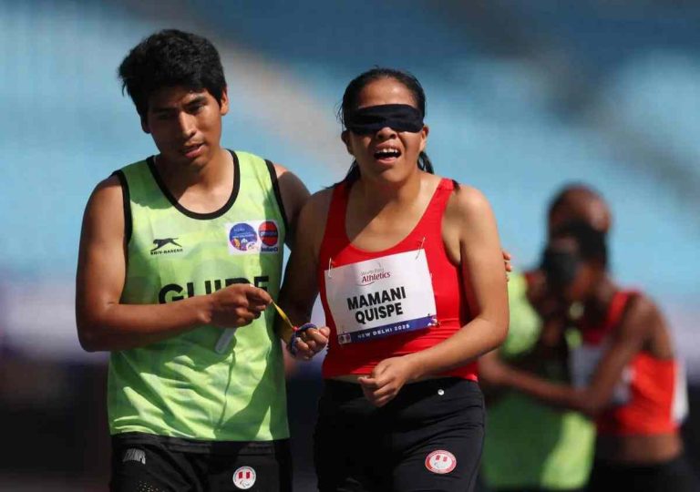 Peru's Neri Roxana Mamani Quispe led women’s 1500m T11 final from start to finish_compressed