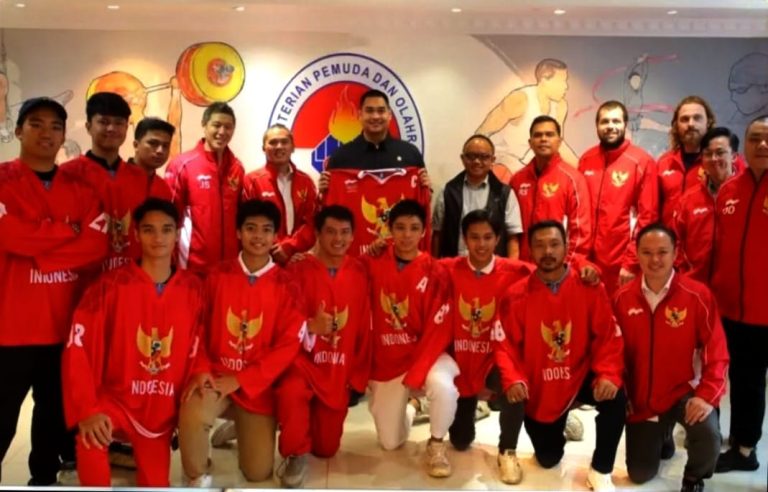 Four Russians beef up Indonesian ice hockey team