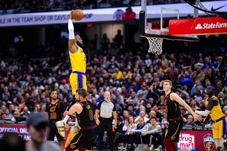 1080px-LeBron_James_(51960276445)
