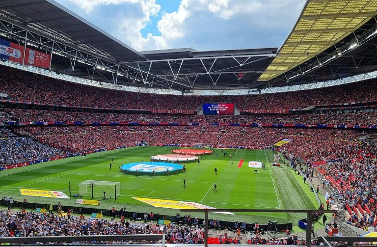 1100px-Nottingham_Forest_F.C._vs_Huddersfield_Town_A.F.C._Play-Off_Final_2021-22