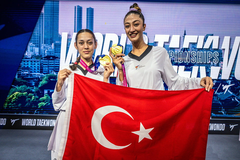 Medalists of W-46kg (left) and W+73kg of Wuxi 2025 World Taekwondo Championships Day 4