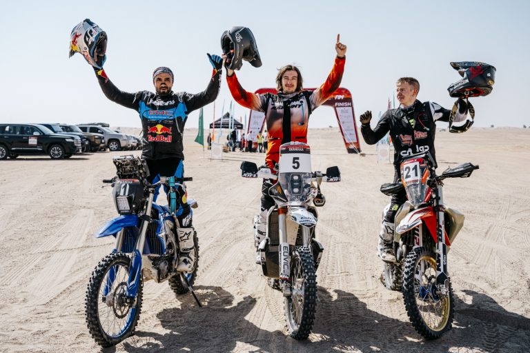 Mohammed Al-Balooshi (left), Konrad Dabrowski (centre), Alex McInnes (right) at 2025 FIM Baja World Cup, Dubai ©_edophoto