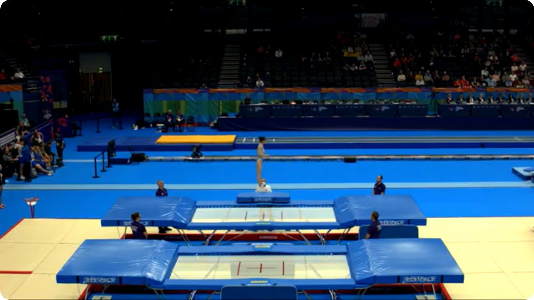 Screenshot 2025-11-10 at 07-18-14 HU Yicheng (CHN)_W_2023 Trampoline Worlds_Qualification_Trampoline_R2 - YouTube_compressed
