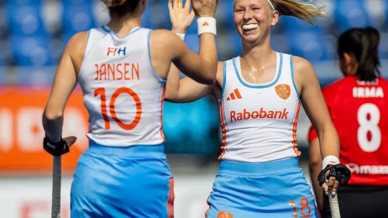 Dutch junior women hockey_compressed
