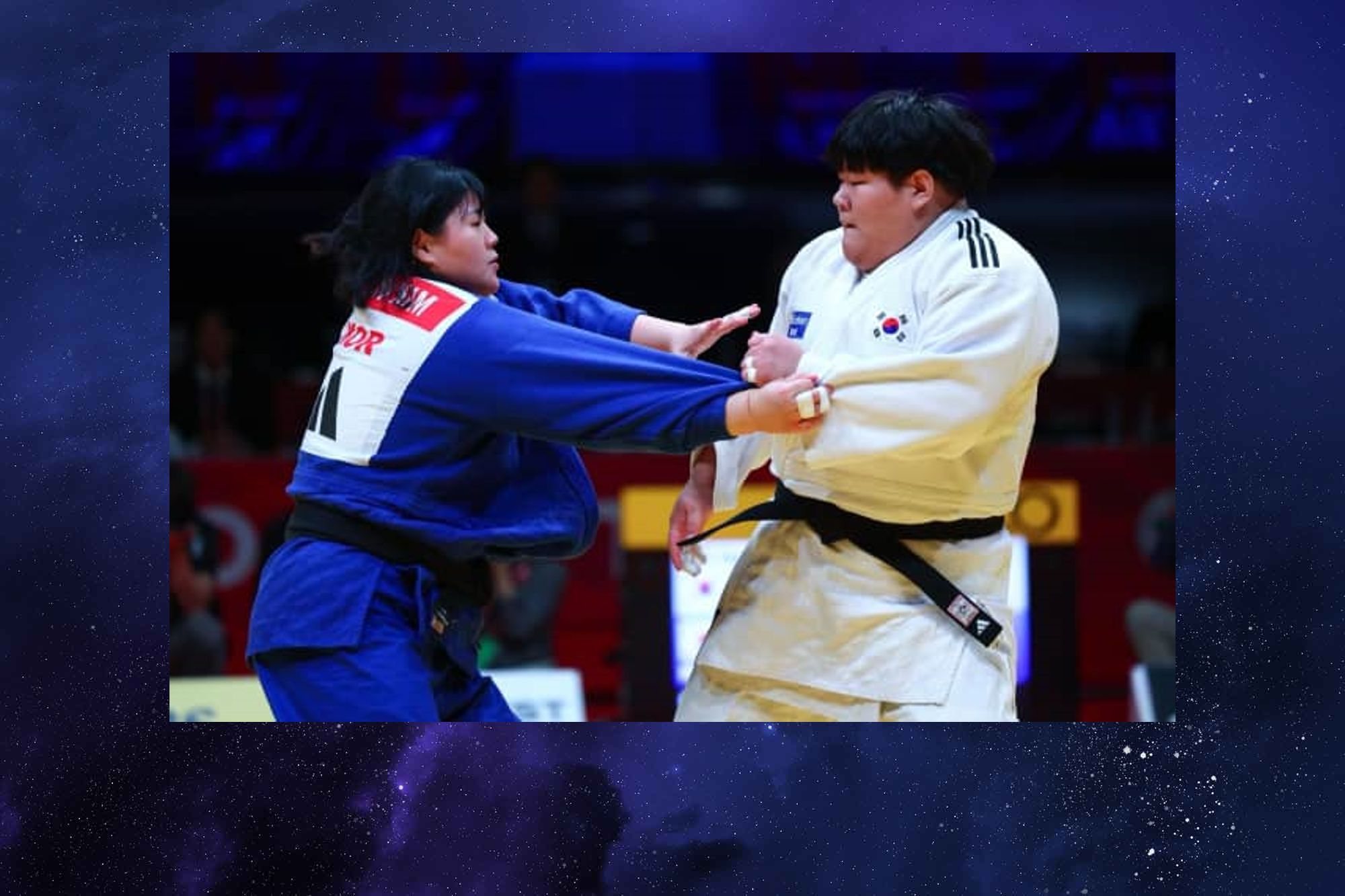 Hayun Kim in blue and Hyeonji Lee in white._compressed