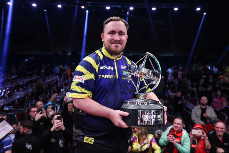 2026WorldMastersFINAL_LittlerTrophy131