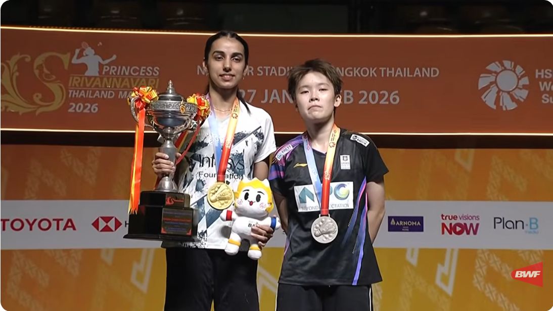Devika SIhag (left) take the Thailand Masters title after Goh Jin Wei retired injured1