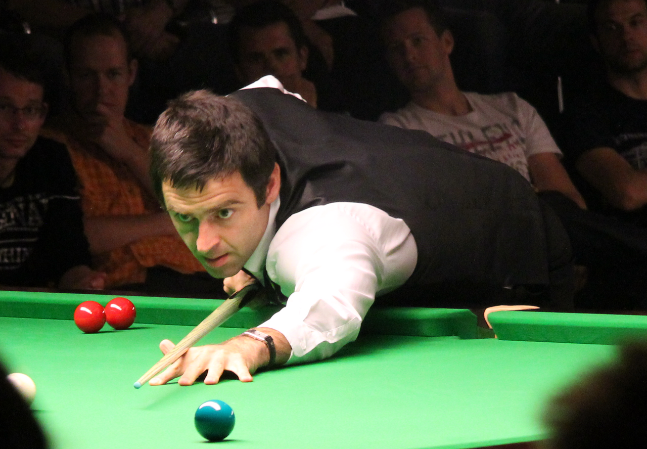 1280px-Ronnie_O'Sullivan_PHC_2011-1