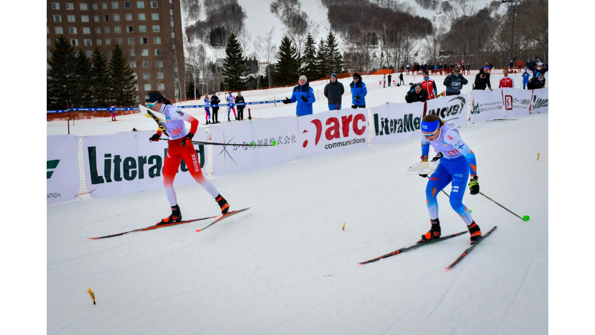 Eliane Deininger ahead of Nina Karna on the final meters in Rusutsu#
