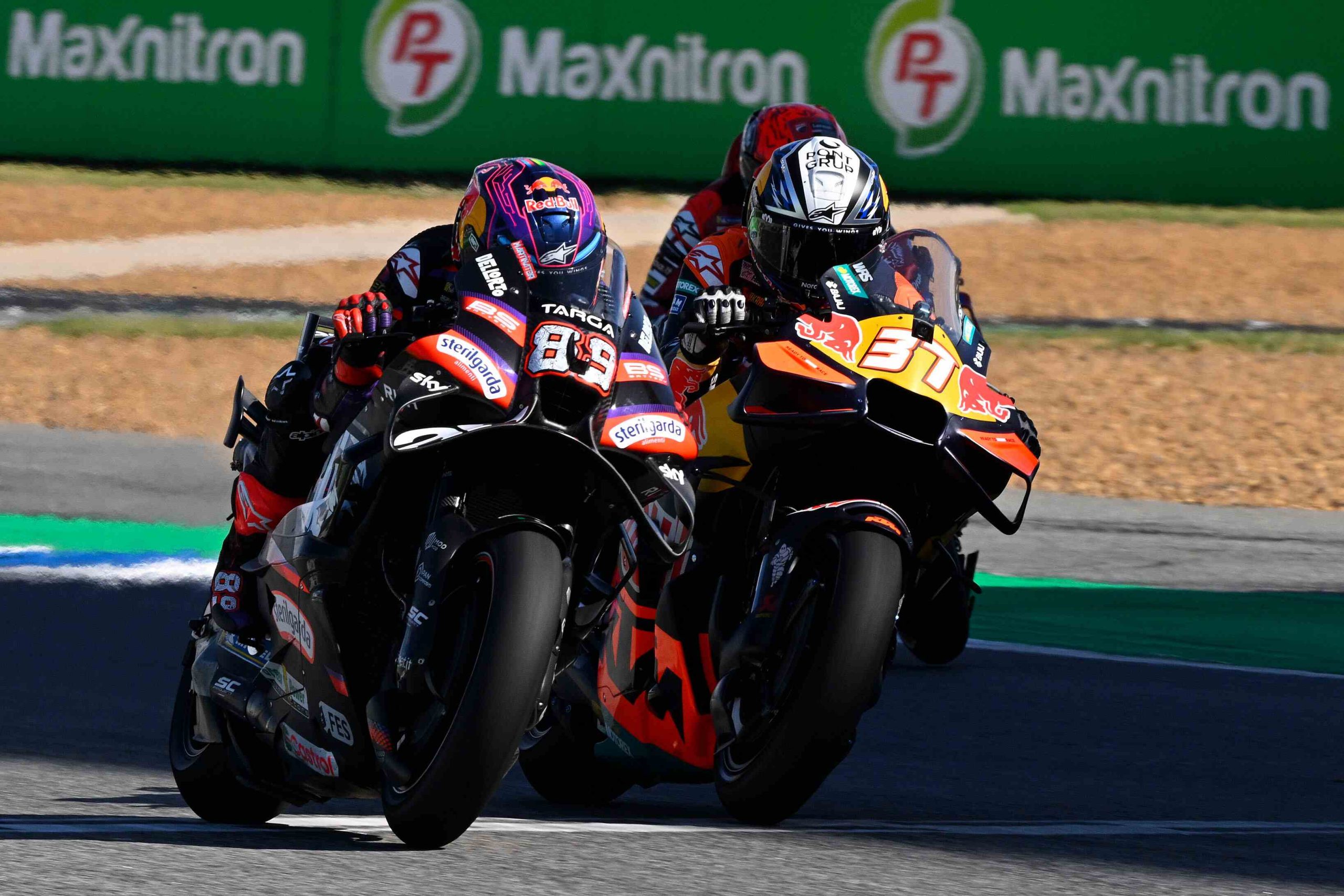 Bezzechi finishes ahead of Acosta