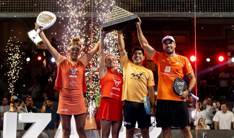 Beatriz Gonzalez Fernandez, Paula Josemaria Martin, Federico Chingotto and Alejandro Galan pose with their winner trophies#