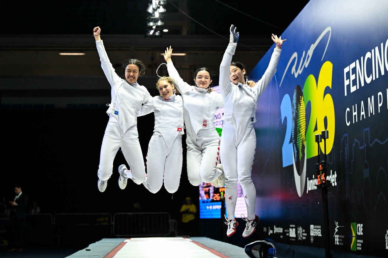 Canada girls fencing