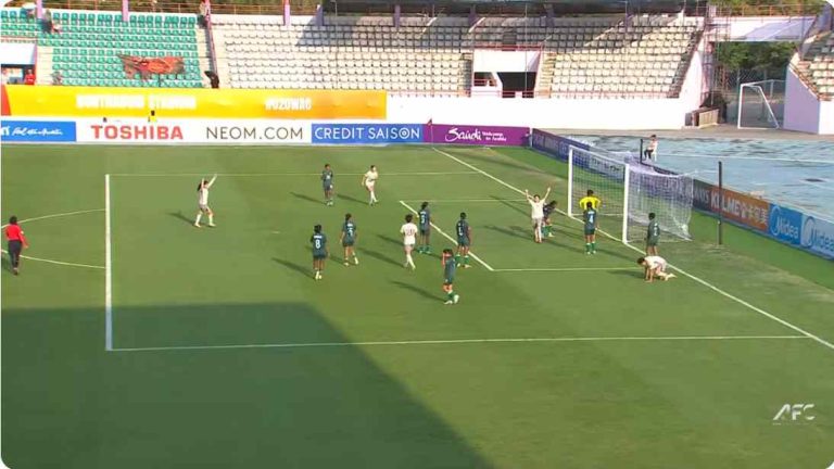 China take the lead against Bangladesh#