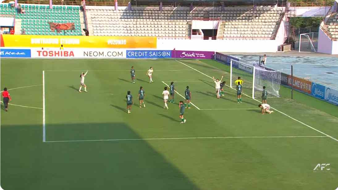 China take the lead against Bangladesh#