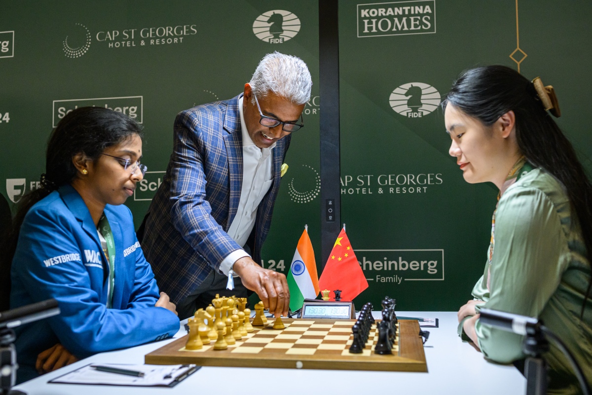 Zhu Jiner (right) bests Vaishali