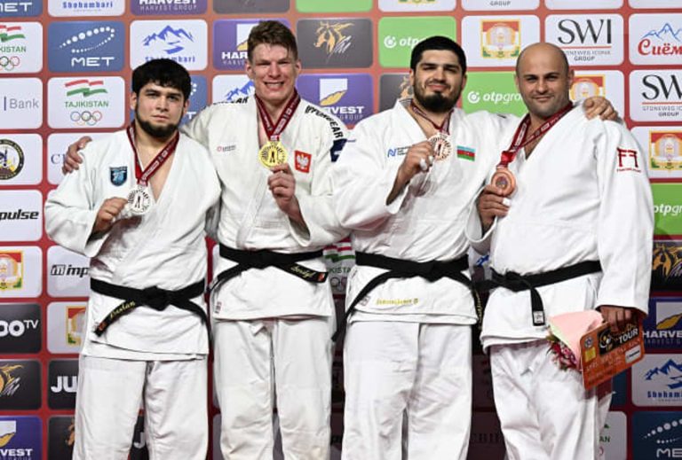 +100 kg podium #