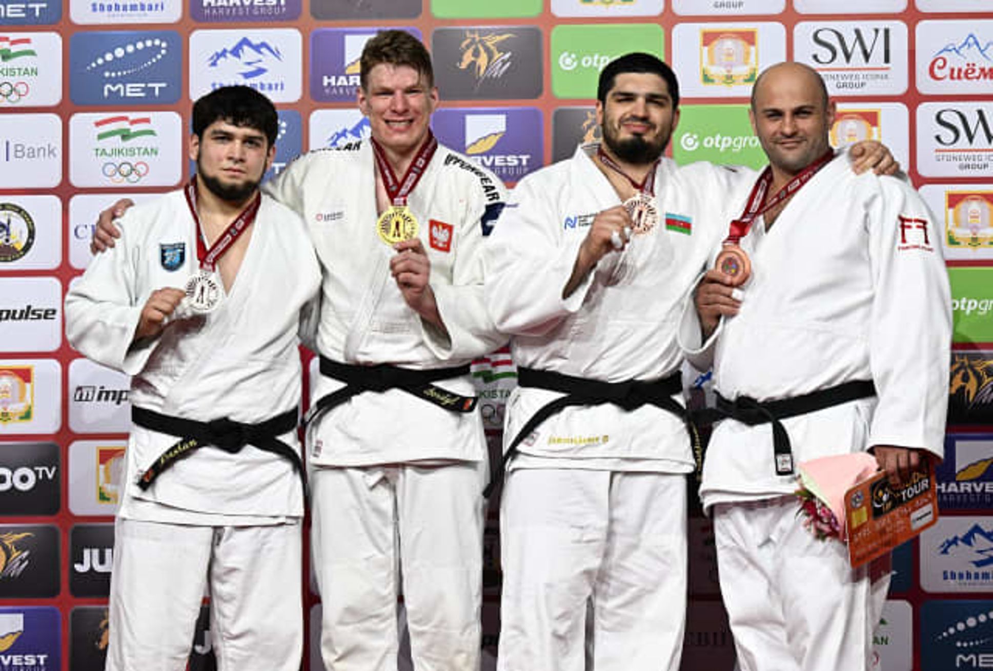 +100 kg podium #