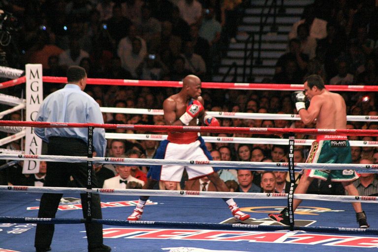 1280px-Floyd_Mayweather,_Jr._vs._Juan_Manuel_Márquez