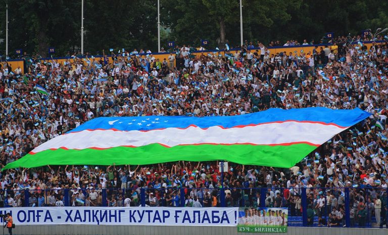 1280px-Uz_Supporters_Big_Flag(1)