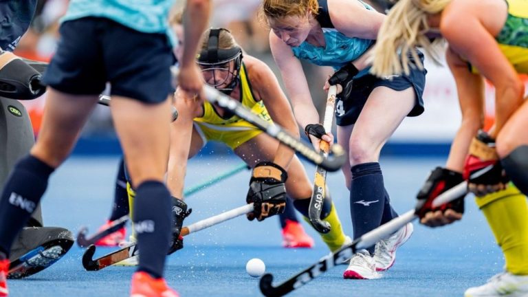 Australia beat England