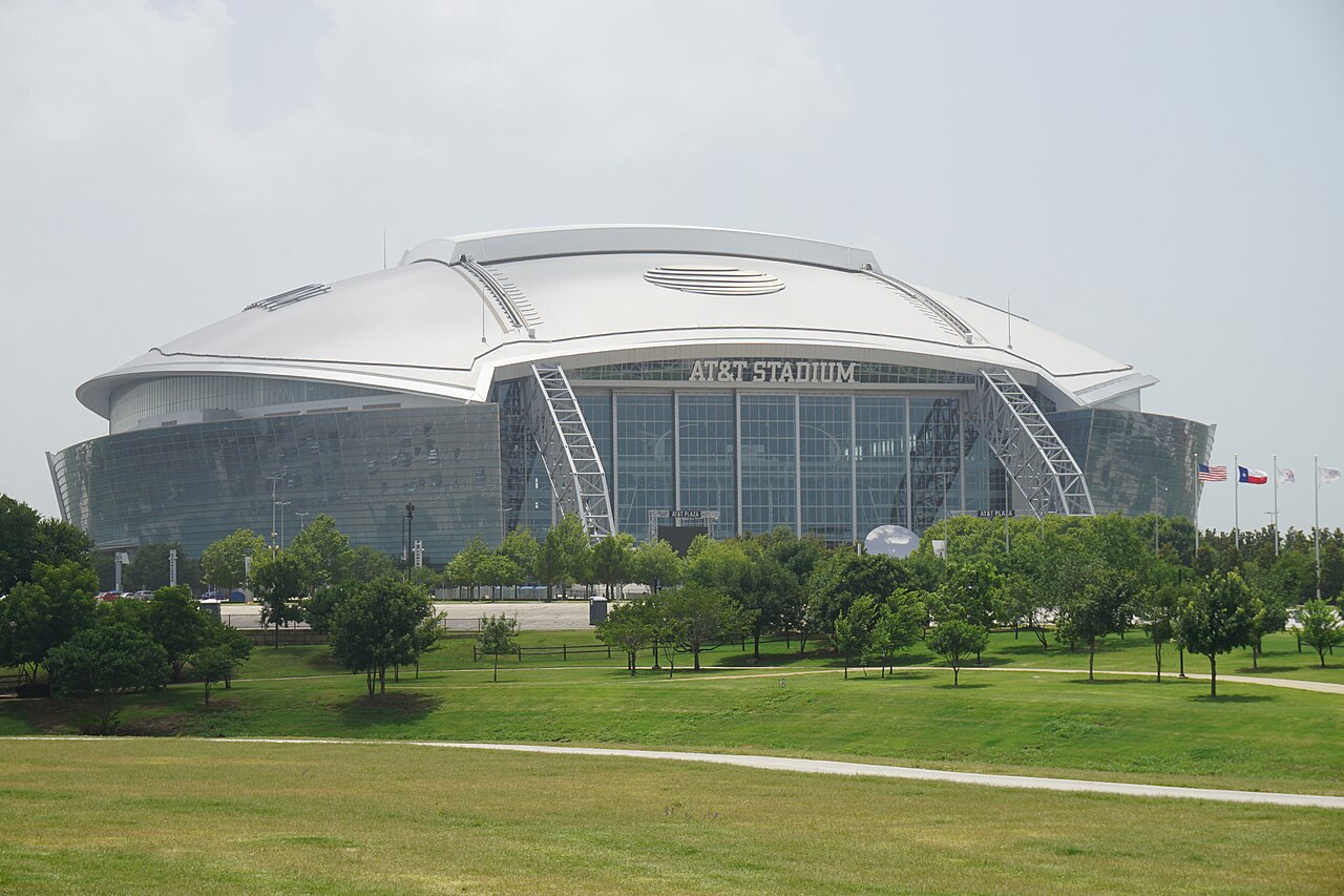 1280px-Arlington_June_2020_4_(AT&T_Stadium)