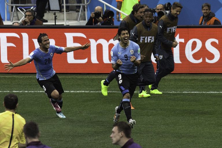 1280px-FIFA_World_Cup_2014_-_Uruguay_2_-_England_1_-_140619-6454-jikatu_(14282608880)