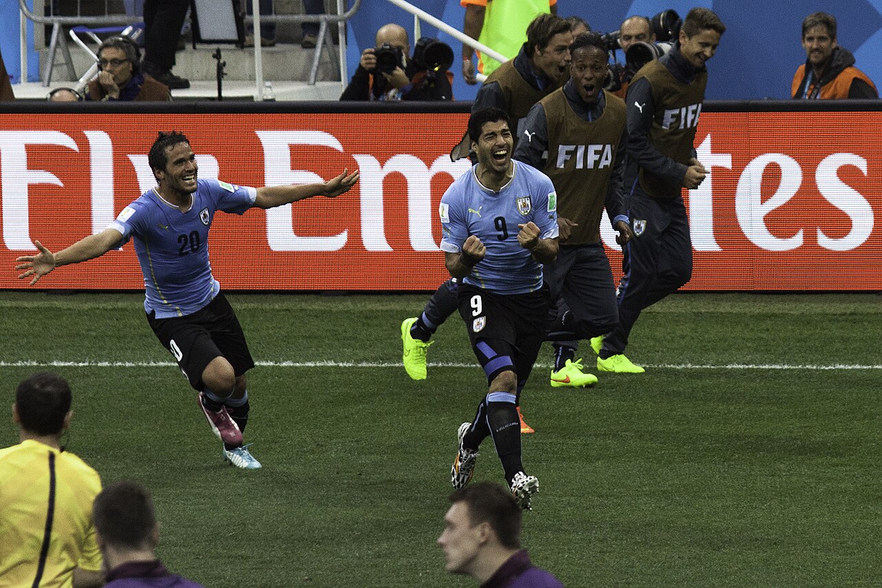 1280px-FIFA_World_Cup_2014_-_Uruguay_2_-_England_1_-_140619-6454-jikatu_(14282608880)