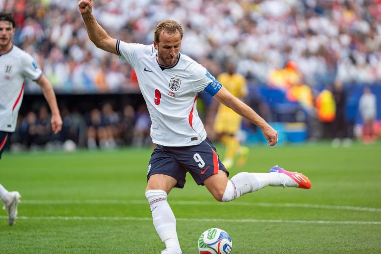 1280px-Harry_Kane_England_v_Ghana_23_June_2026-205
