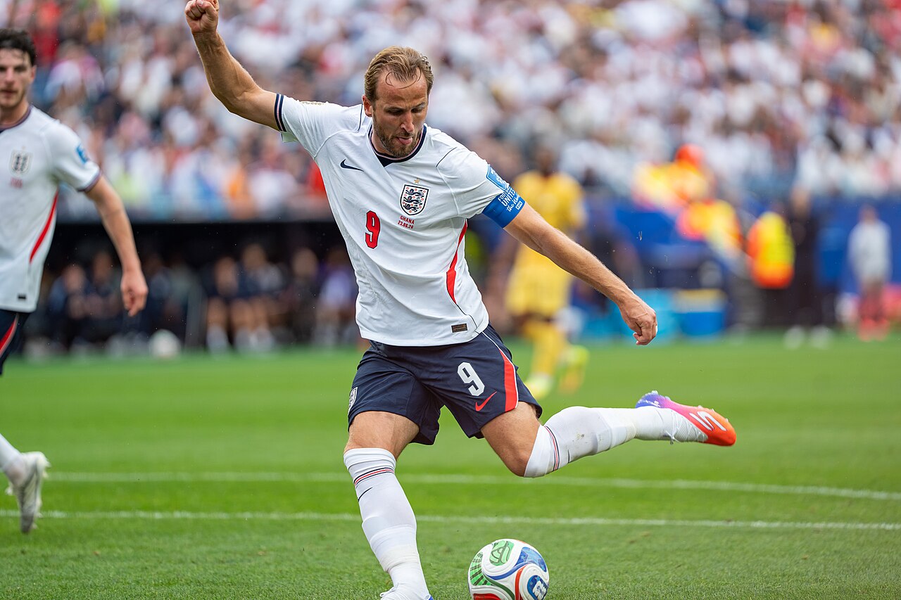 1280px-Harry_Kane_England_v_Ghana_23_June_2026-205
