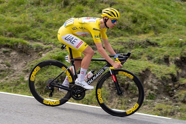 1280px-Tadej_Pogacar_in_the_descent_of_Tourmalet_pass_during_stage_14_of_TDF_24