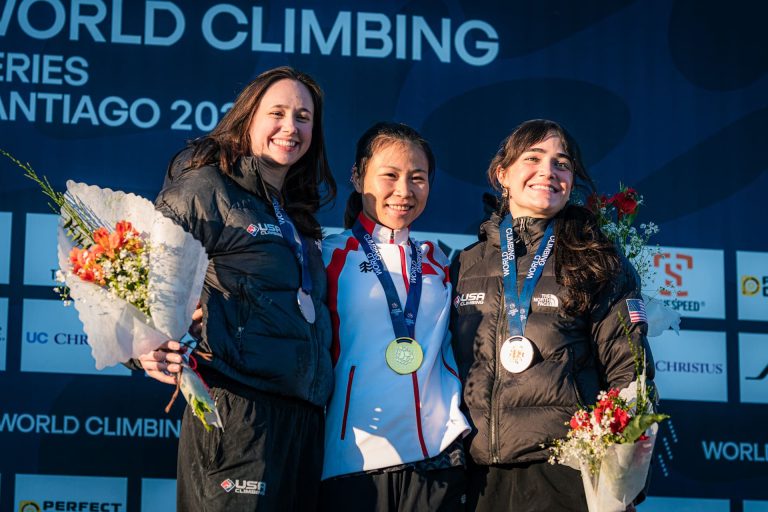 Deng Lijuan tops the women's speed podium